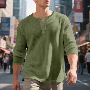 Camiseta Henley de manga larga para hombre en punto gofrado verde oliva