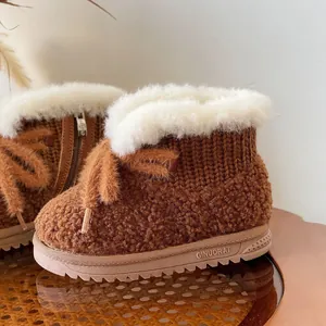 Warme braune Baby-Winterstiefel mit flauschigem weißem Fleecefutter und flexibler Sohle