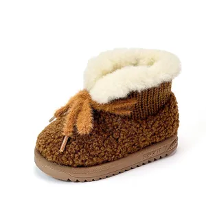 Warme braune Winter-Schneestiefel für Babys mit weichem Fleecefutter und Gummisohle.