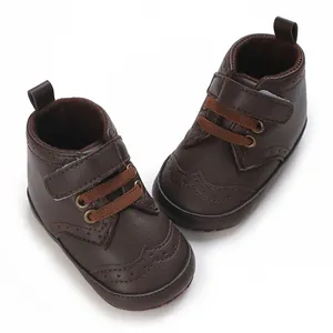 Bottines bébé classiques marron foncé à semelles souples pour nourrissons de 0 à 1 an