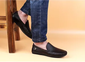 Herren-Slipper aus echtem Leder mit weicher Sohle, atmungsaktiv und flexibel gestaltet