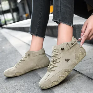Bottines Martin montantes en cuir premium pour femmes, style chic et décontracté.