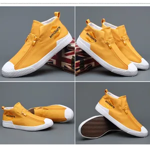 Vistas detalladas multiángulo de zapatillas de lona amarillas para hombre con cremallera