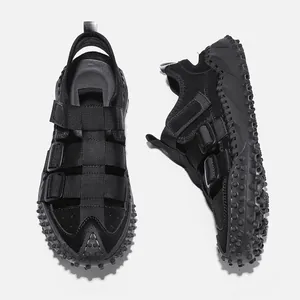 Sandales de plein air en cuir noir pour hommes avec semelle antidérapante à crampons