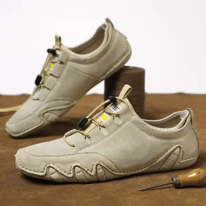 Ανθεκτικά μπεζ δερμάτινα casual loafers για άνδρες με αναπνεύσιμο χειροποίητο σχέδιο