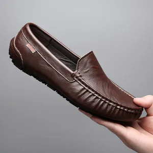 Klassische braune Leder-Loafer für Herren, bequeme Autofahrerschuhe mit flexibler Sohle.