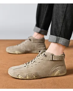 Detailansicht der khakifarbenen High-Top-Freizeitschuhe für Herren mit Schnalle