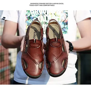 Vue détaillée de sandales en cuir marron pour hommes avec perforations respirantes