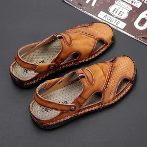 Sandales de plage classiques en cuir marron pour hommes avec semelles souples antidérapantes