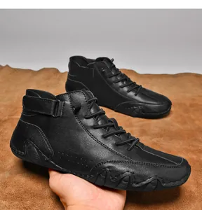 Nahaufnahme von schwarzen High-Top-Leder-Martin-Boots mit einer hochwertigen Textur