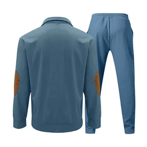 Vista posterior del chándal de pana azul para hombre con parches en los codos.
