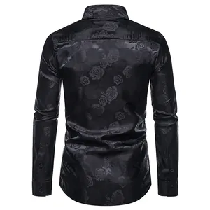 Rückansicht eines schwarzen Herren-Langarmhemdes mit elegantem Blumen-Rosen-Jacquard-Muster