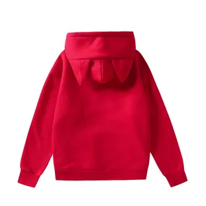 Vista trasera de sudadera roja de mujer con capucha y orejas de gato, forro polar