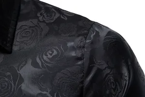 Nahaufnahme des schwarzen Herren-Langarmhemdes mit elegantem Rosen-Jacquard-Blumenmuster