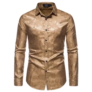 Detailansicht des metallisch bronzenen Stoffes mit elegantem Rosen-Jacquard-Muster