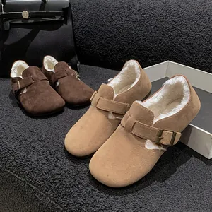 Sabots Rétro Minimalistes en Suède pour Femmes Avec Doublure en Fourrure Artificielle Bout Rond Chaussons Plats Hiver Chaud Boucle en Métal Chaussures Style Birkenstock