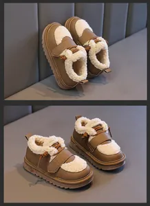 Detailansicht von warmen Kinder-Schneestiefeln im Maillard-Farbdesign