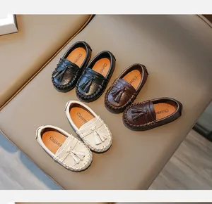 Mocassins à glands de haute qualité pour enfants en noir, marron et blanc élégants