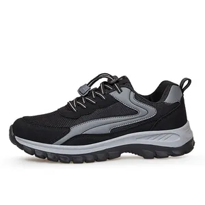 Seitenansicht von atmungsaktiven Mesh-Walkingschuhen für Senioren in Schwarz
