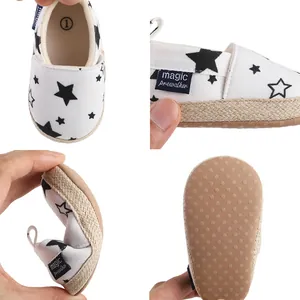Zapatos flexibles para bebés con suela blanda, patrón de estrellas y fondo antideslizante