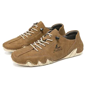 Vue détaillée de mocassins bruns pour hommes avec une semelle pieuvre très unique.