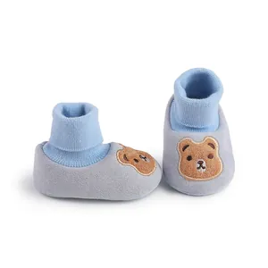 Soft-sole baby shoes for 0-1 years with cute embroidered cartoon bear design