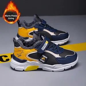 Baskets d'hiver chaudes pour enfants bleu marine et jaune avec doublure en fausse fourrure.