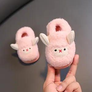 Zapatillas de felpa rosa para bebé con diseño de oveja y forro polar cálido para el invierno