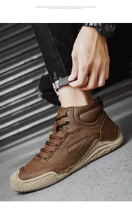 Détail macro de bottes décontractées marron en cuir cousues main de haute qualité pour hommes