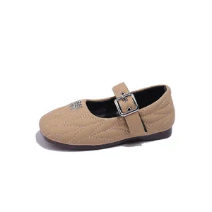 Elegante khakifarbene Mary Jane Schuhe für Mädchen mit Steppmuster und Schnalle