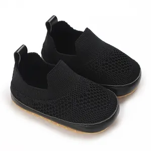 Scarpe da camminata in maglia nera per neonati con suola in gomma morbida e flessibile