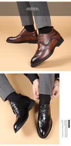 Gedetailleerde studio-opname van herenleren brogue-elevatorschoenen in bruin en zwart