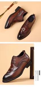 Klassieke bruine leren brogue veterschoenen met krokodillentextuur voor heren
