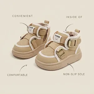 Bequeme gefütterte Schneestiefel für Kleinkinder mit Reißverschluss in Beige