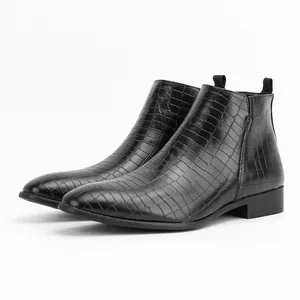 Schwarze Chelsea-Stiefel für Herren mit Krokodilprägung und quadratischer Zehenpartie