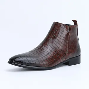Stilvoller Herren Chelsea-Boot aus braunem Krokodilleder mit eckiger Kappe und Reißverschluss