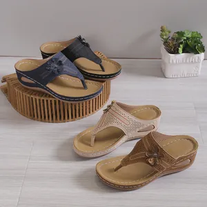 Sommer Keilsandalen mit Blumenmuster für Damen in verschiedenen Farben mit Plateausohle