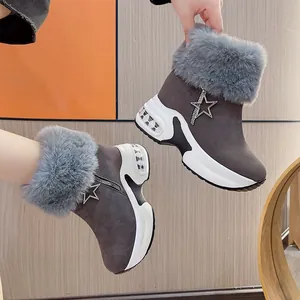 Stylische graue Kunstfell-Schneestiefel mit dicker Plateau-Keilsohle und Sternen-Reißverschluss
