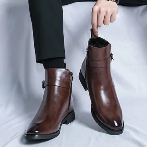 Bottines Chelsea marron pour hommes avec fermeture éclair et une boucle élégante