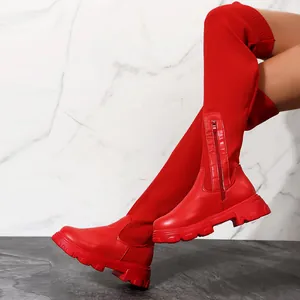 Bottes rouges à plateforme au-dessus du genou avec maille et fermeture éclair