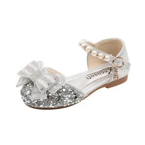 Funkelnde silberne Mädchen Prinzessin Ballerinas mit Perlenriemen und Schleife