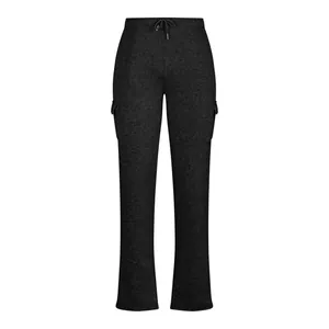 Detailansicht der winterlichen grauen Herren-Cargohose mit dickem Fleece-Futter und Kordel