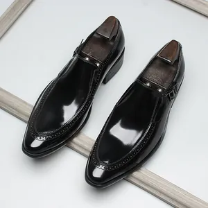 Επαγγελματικά μαύρα λουστρίνι παπούτσια monk με λεπτομέρειες brogue και μυτερή μύτη