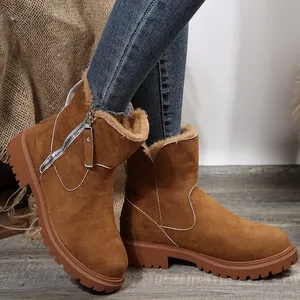 Détail de bottes de neige marron pour femmes en daim avec doublure chaude et fermeture éclair
