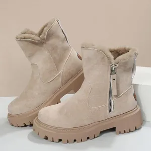 Vue détaillée de bottes de neige chaudes pour femmes avec doublure en peluche et semelles