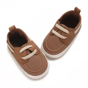 Scarpe da neonato in tela marrone 0-1 anno, sneaker casual con suola morbida per bambini.