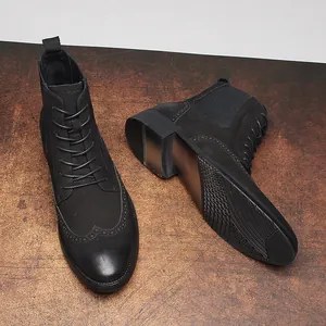 Bottines Martin en cuir noir pour hommes avec motif litchi et bout d'aile brogue