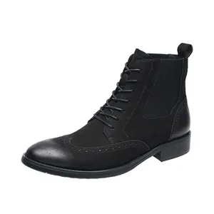 Bottines Martin classiques en cuir noir pour hommes avec perforations brogue et grain