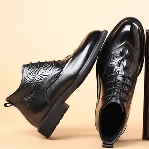 Botas de cuero negro para hombre con textura de cocodrilo y forro de terciopelo