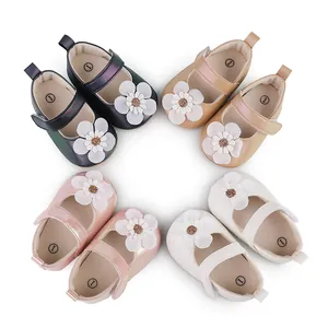 Süße Lauflernschuhe für Babys mit Blumenmuster in vielen schönen Perlmuttfarben